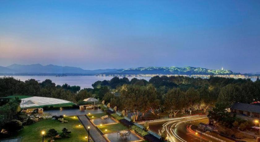 Sofitel Hangzhou Westlake - Few Steps To West Lake, With Panoramic Lake View Terrace Dış mekan fotoğraf