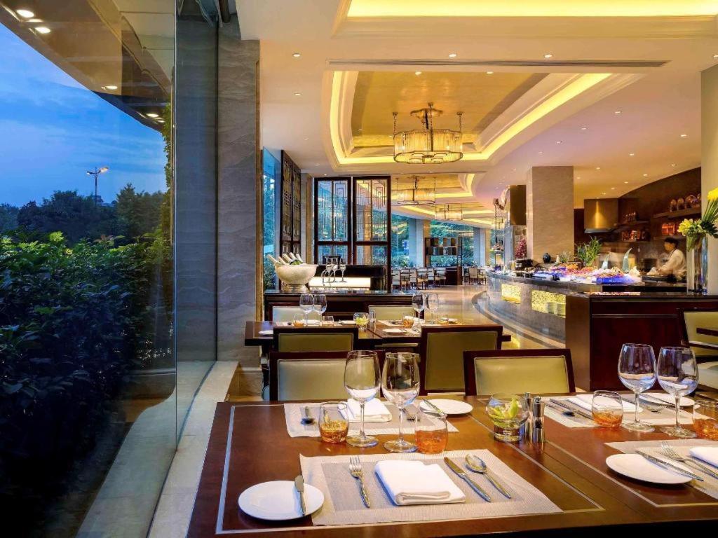 Sofitel Hangzhou Westlake - Few Steps To West Lake, With Panoramic Lake View Terrace Dış mekan fotoğraf